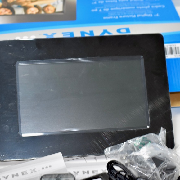 New Dynex 7” Digital Picture Frame with Remote DX-DPF07-12L Item Never Used - Picture 8 of 8